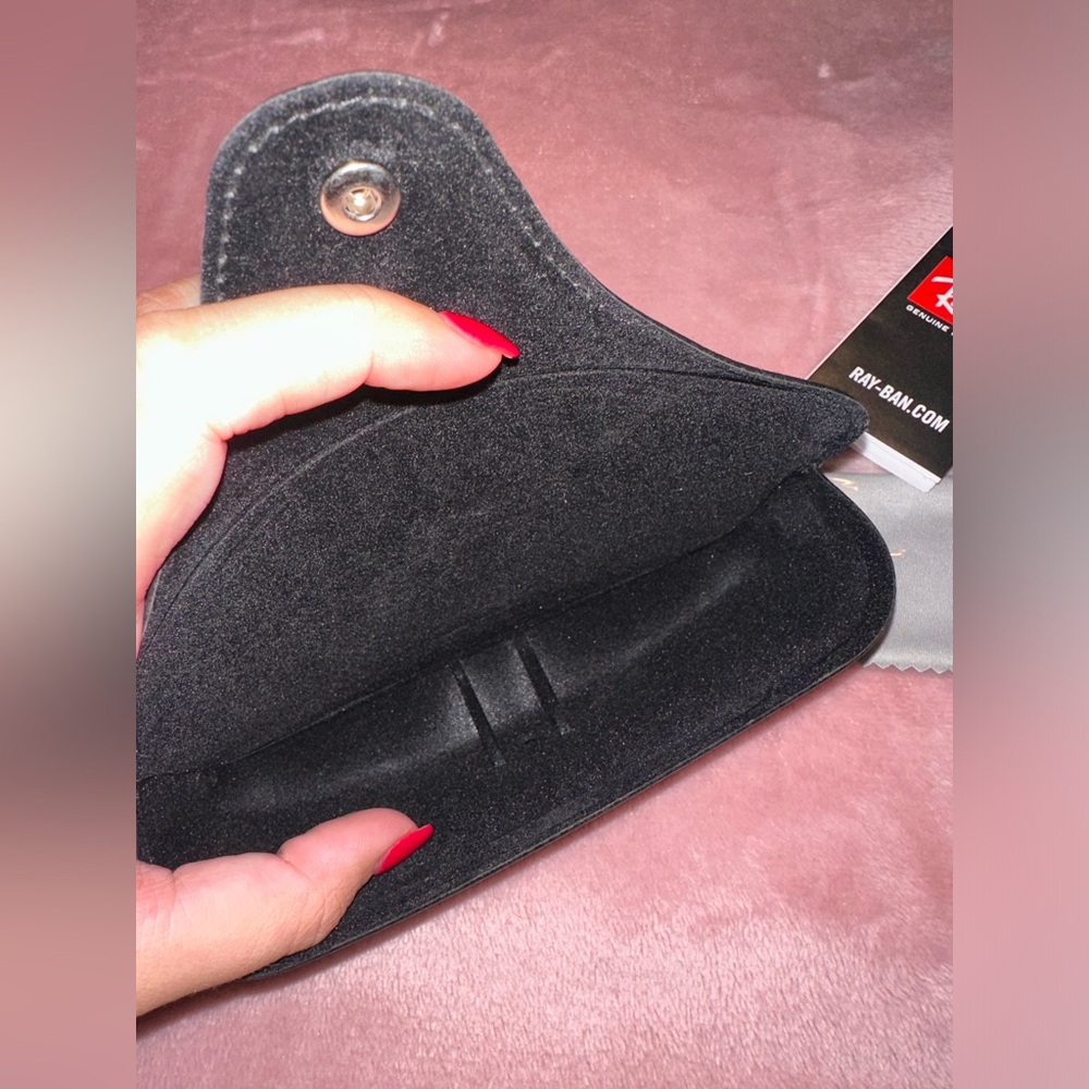 Ray-Ban glasses case - Picture 3 of 3